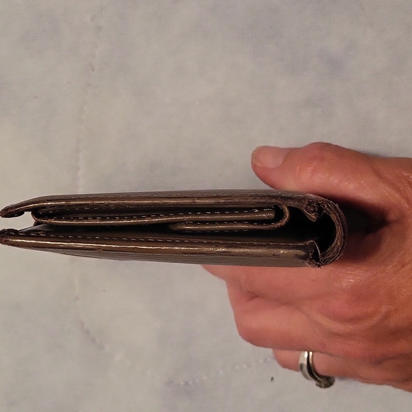 Louis Vuitton Epi Wallet - Picture 5 of 12